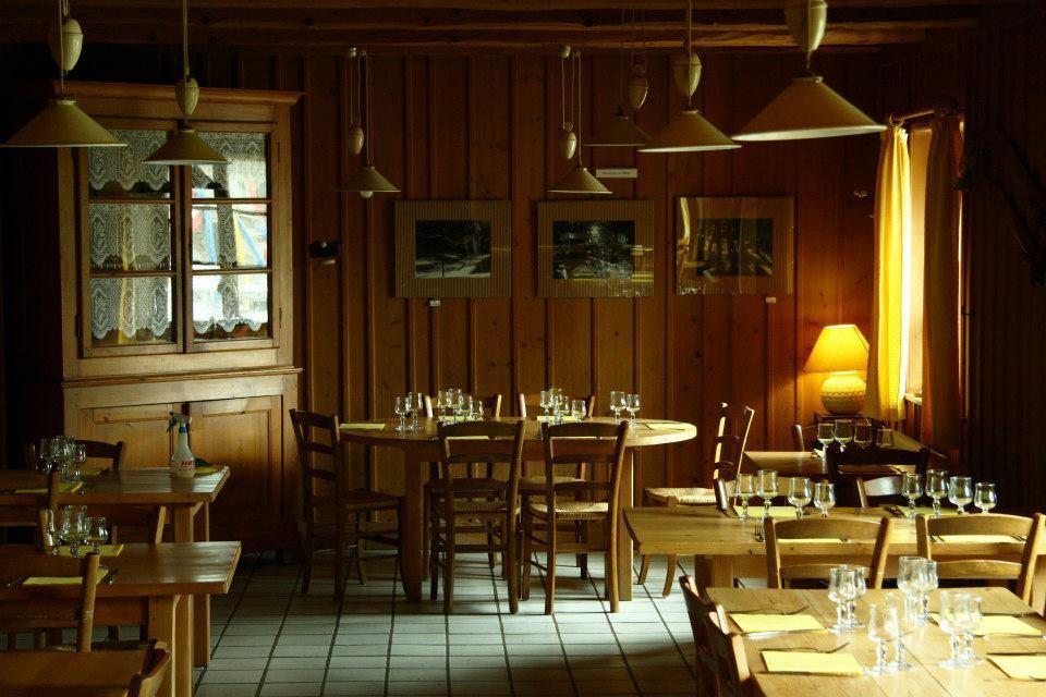 Auberge De La Perdrix Hauterive-la-Fresse Luaran gambar