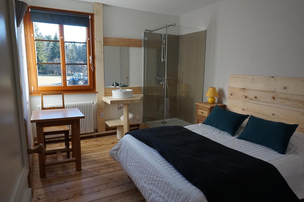 Auberge De La Perdrix Hauterive-la-Fresse Luaran gambar