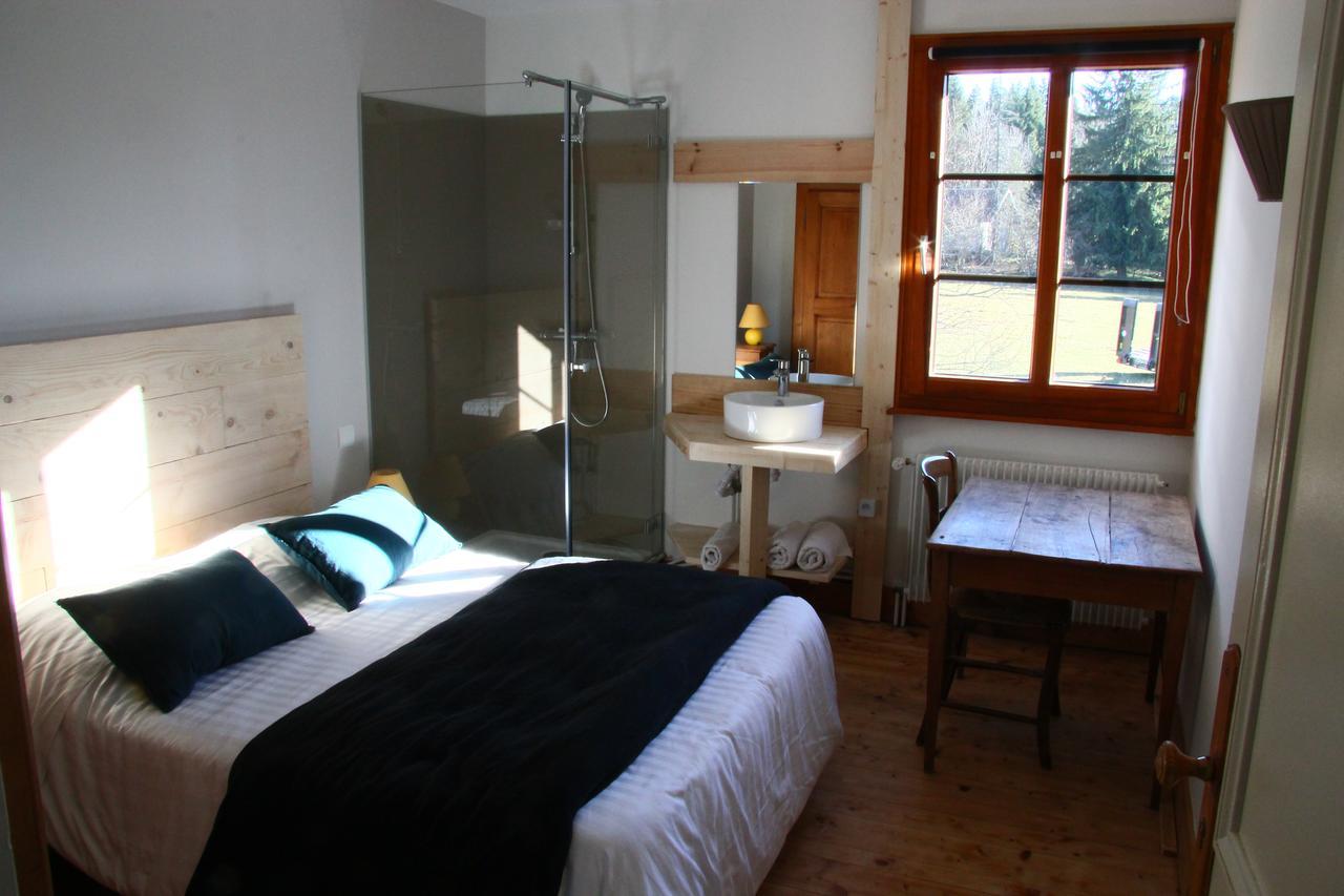 Auberge De La Perdrix Hauterive-la-Fresse Luaran gambar