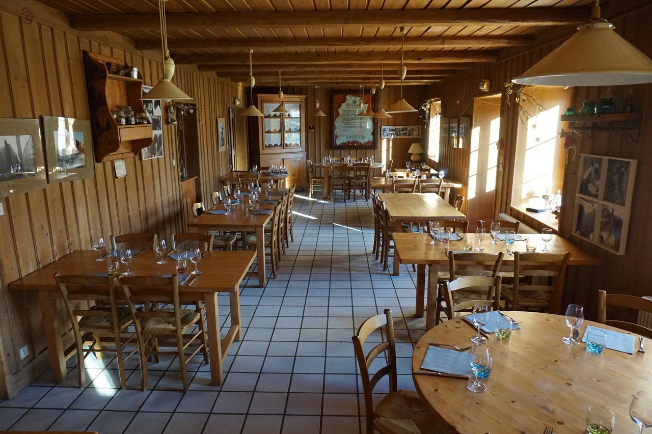 Auberge De La Perdrix Hauterive-la-Fresse Luaran gambar