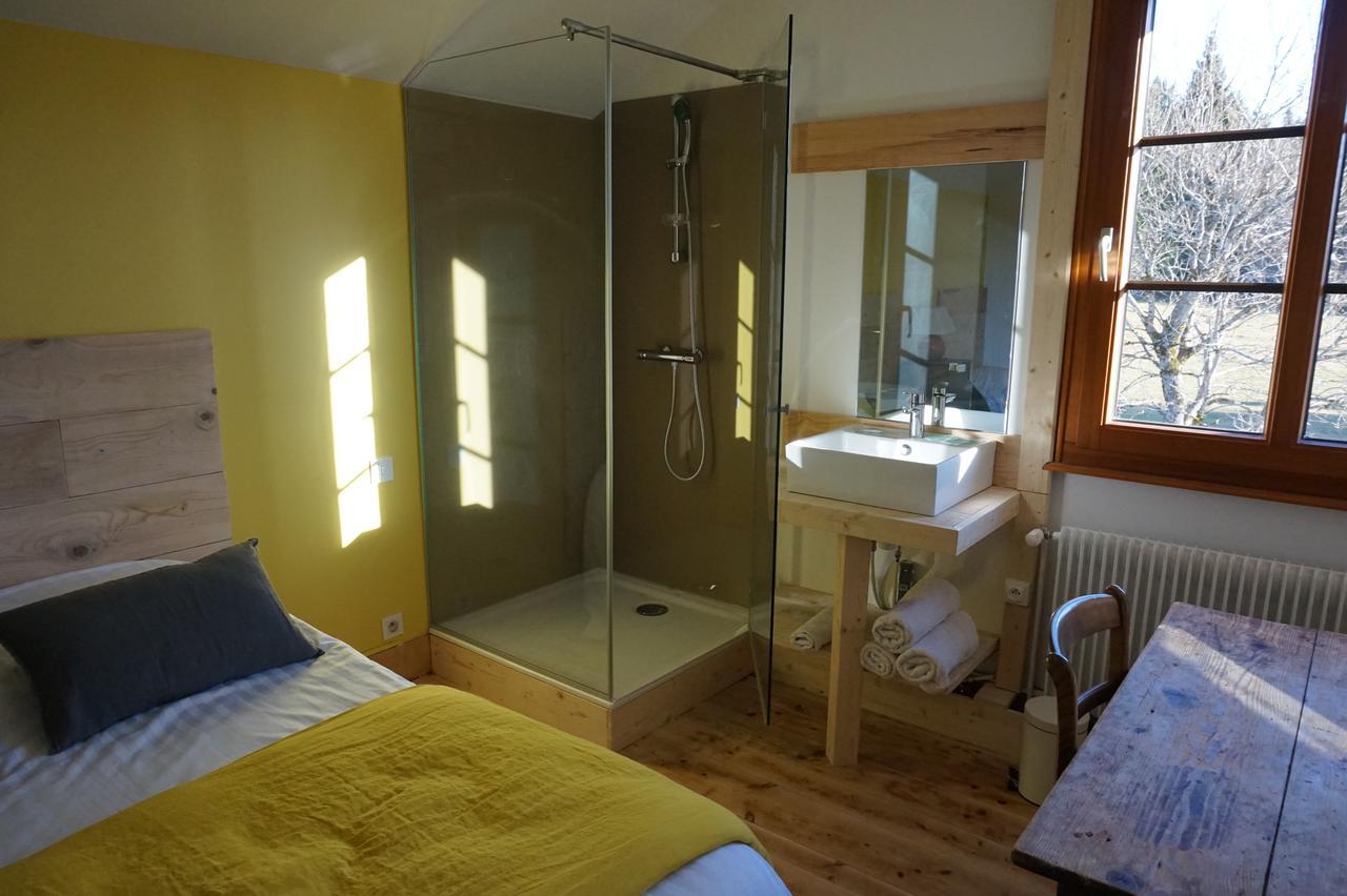 Auberge De La Perdrix Hauterive-la-Fresse Luaran gambar