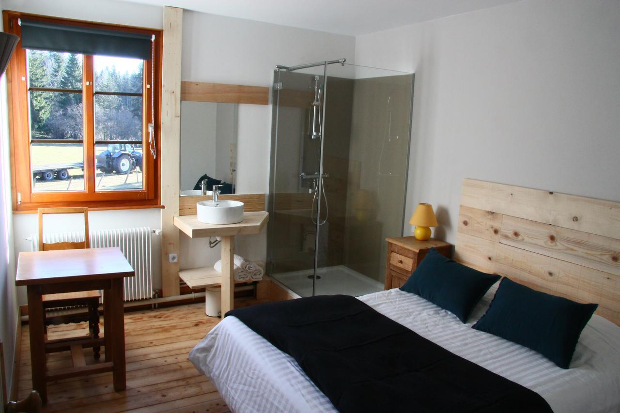 Auberge De La Perdrix Hauterive-la-Fresse Luaran gambar