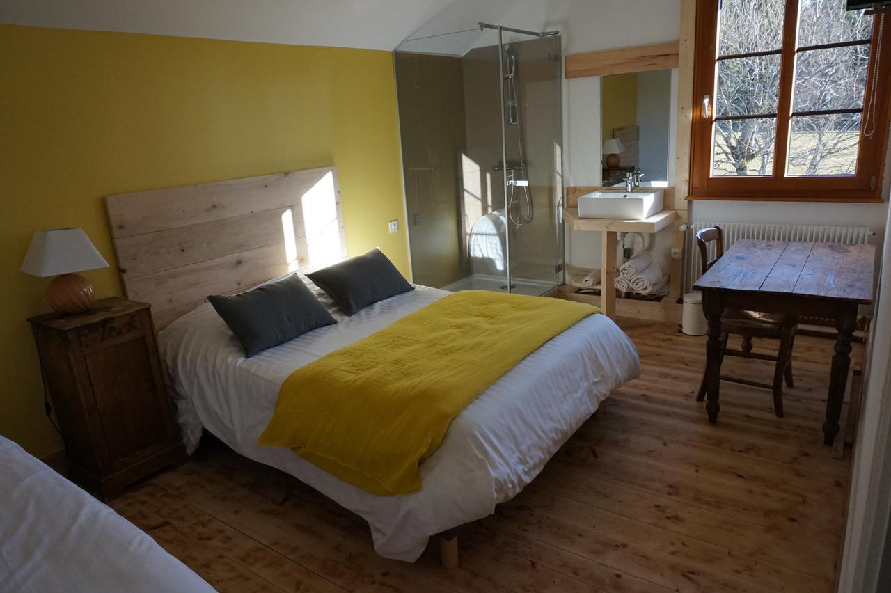 Auberge De La Perdrix Hauterive-la-Fresse Luaran gambar