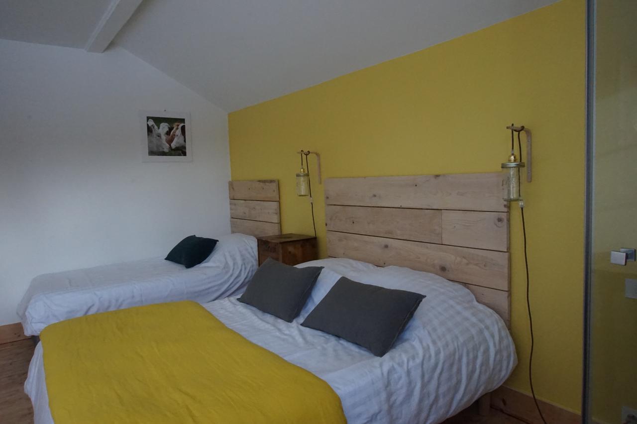 Auberge De La Perdrix Hauterive-la-Fresse Luaran gambar