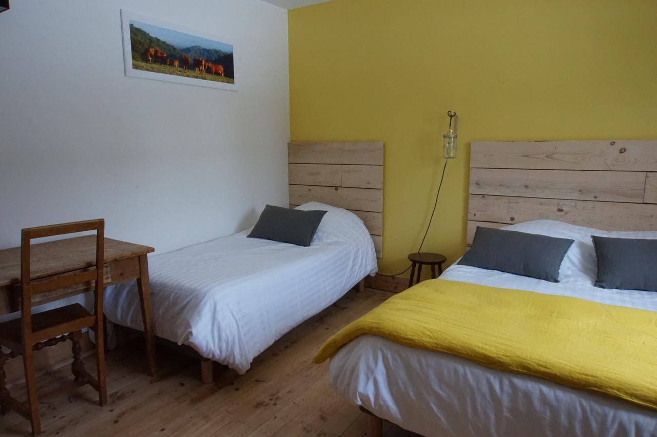 Auberge De La Perdrix Hauterive-la-Fresse Luaran gambar