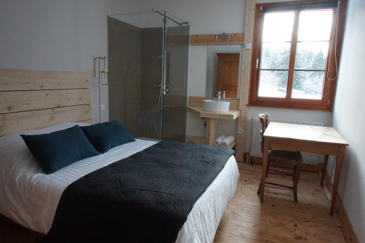 Auberge De La Perdrix Hauterive-la-Fresse Luaran gambar
