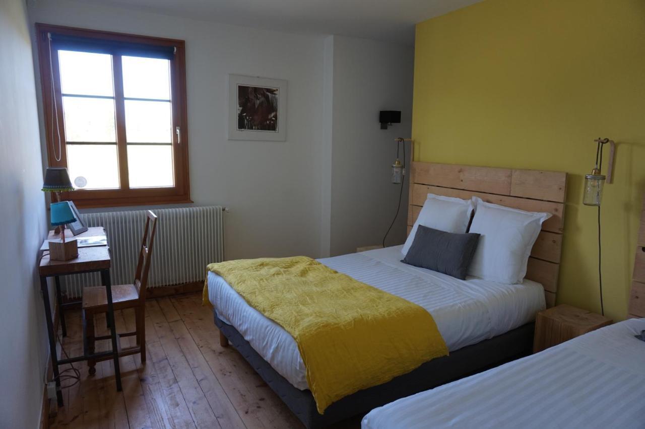 Auberge De La Perdrix Hauterive-la-Fresse Luaran gambar