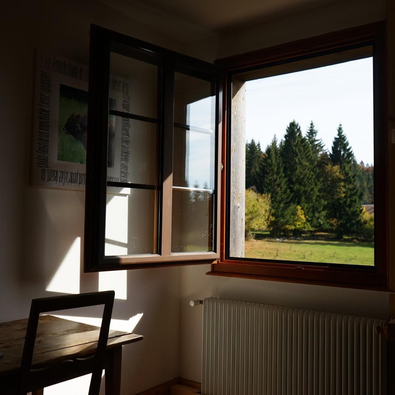 Auberge De La Perdrix Hauterive-la-Fresse Luaran gambar
