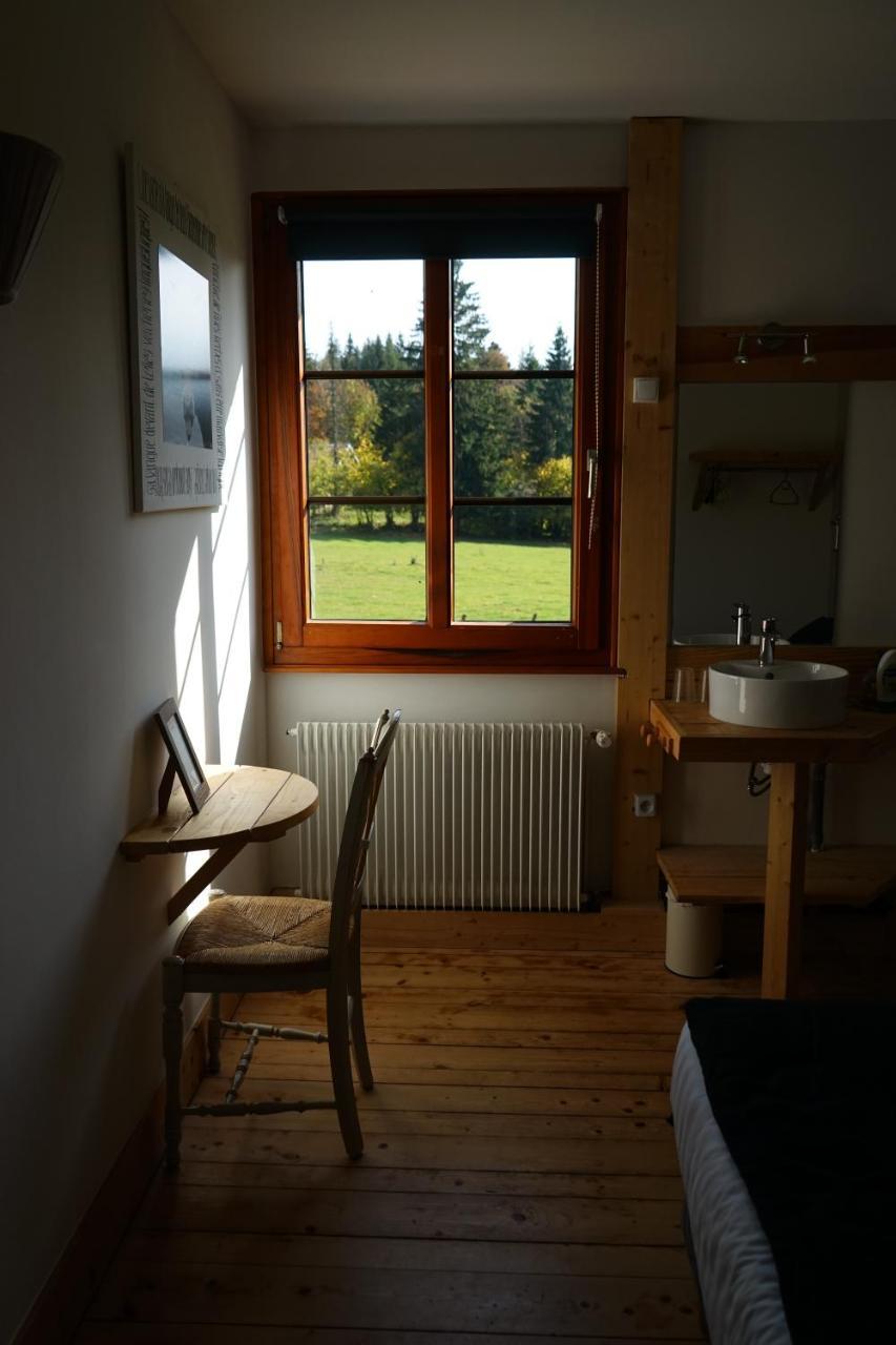 Auberge De La Perdrix Hauterive-la-Fresse Luaran gambar