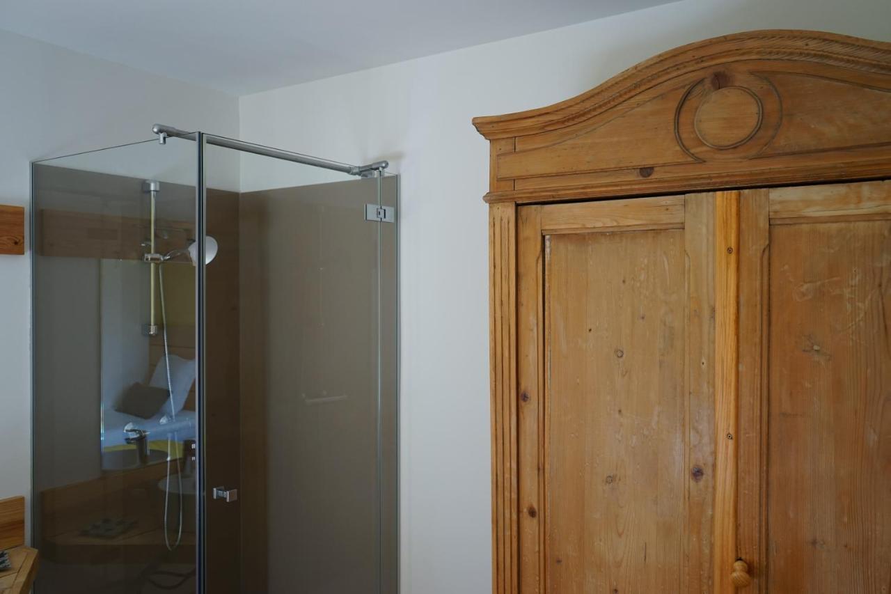 Auberge De La Perdrix Hauterive-la-Fresse Luaran gambar