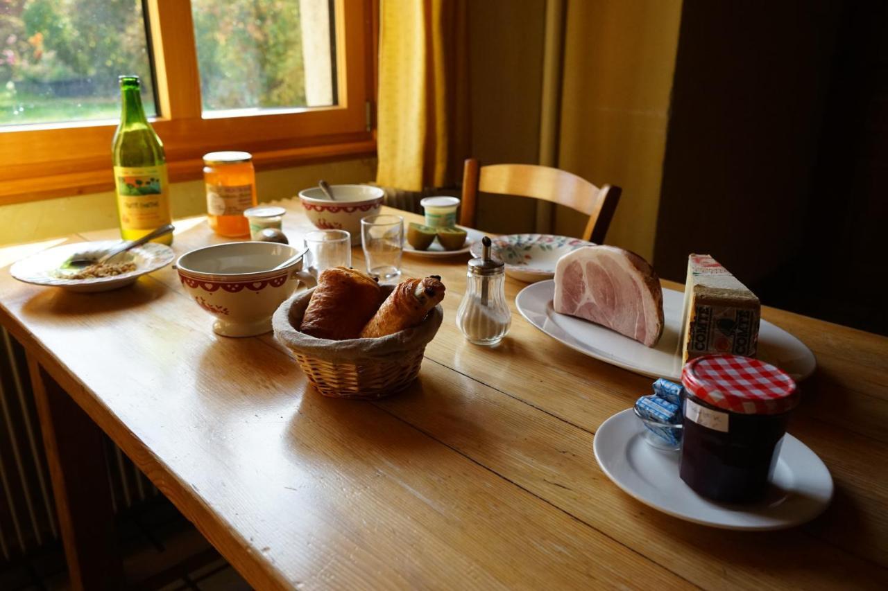 Auberge De La Perdrix Hauterive-la-Fresse Luaran gambar