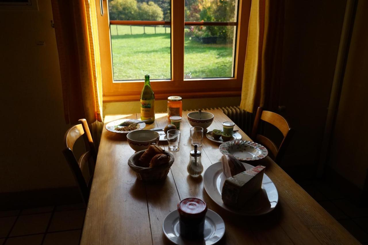 Auberge De La Perdrix Hauterive-la-Fresse Luaran gambar